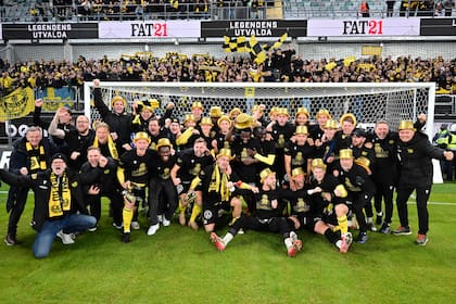 Los jugadores de Mjällby, pura algarabía al conquistar la liga de Suecia