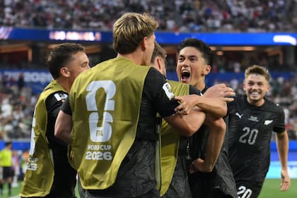 Los jugadores de Nueva Zelanda festejaron los goles ante Irán