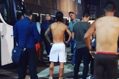 Los jugadores de Platense, cara a cara con los barras