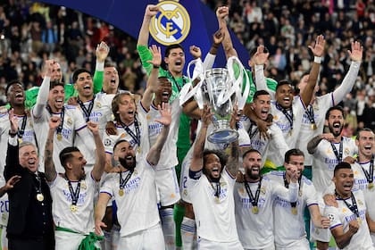 Los jugadores de Real Madrid y el DT Ancelotti celebran la conquista de la Champions League