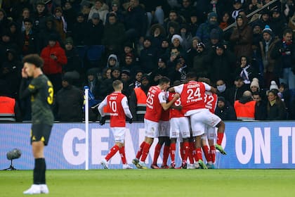 Los jugadores de Reims festejan el merecido empate ante PSG