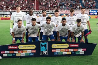 Los futbolistas de San Lorenzo e Instituto posaron con remeras en defensa de la AFA, pero los hinchas insultaron a Tapia
