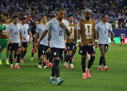 Los jugadores de Uruguay quedaron muy golpeados tras el empate con Cabo Verde. (Xinhua/Xu Zijian) (rtg) (vf)