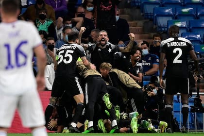 Los jugadores del Sheriff celebran el golazo del triunfo ante Real Madrid