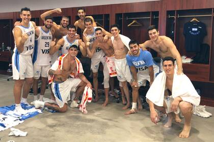 Los jugadores en el vestuario, después de haberle ganado a Venezuela.