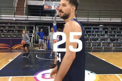 Los jugadores están cerca de la gente