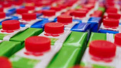 Los jugos de caja contienen varios conservantes y azucares añadidos
Foto: iStock