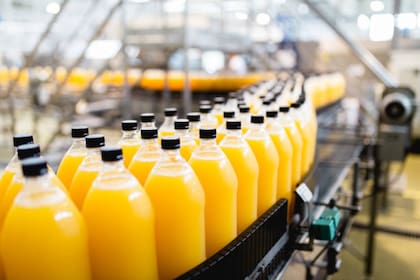 Los jugos industriales no solo contienen derivados de la fruta, sino compuestos agregados como el azúcar, perjudiciales para nuestra salud