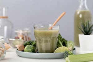 Los jugos verdes están elaborados a partir de verduras, hortalizas y especias con el fin de mejorar la digestión