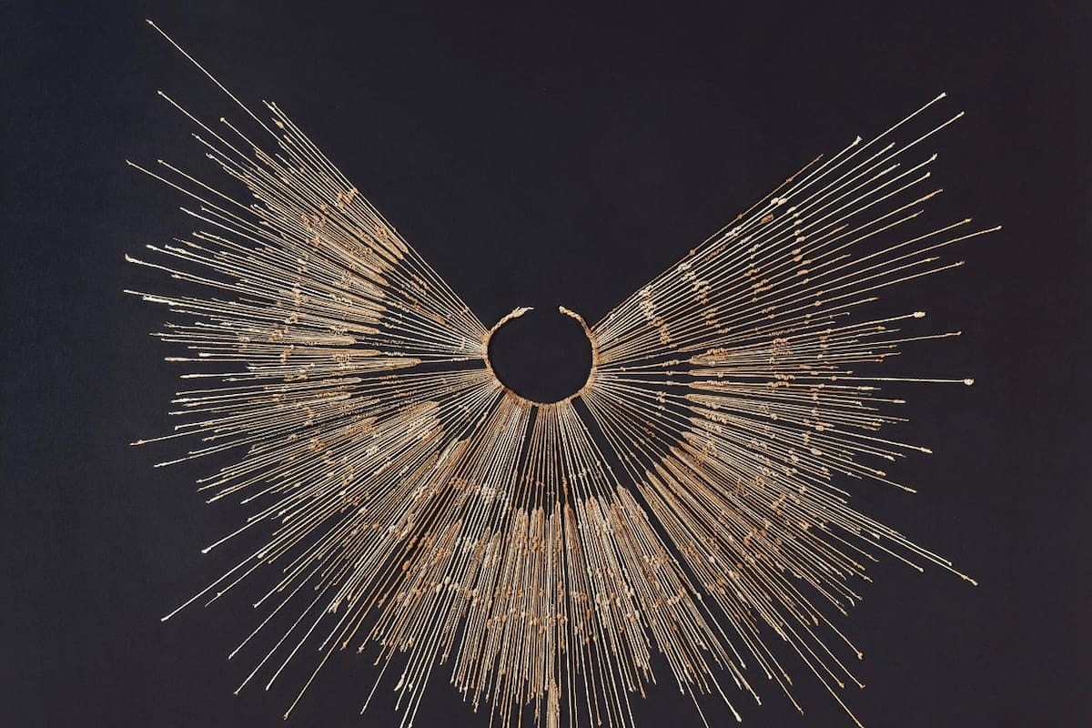 Los khipus sirvieron como dispositivo de registro en los Andes durante más de un milenio, desde la época del Imperio Wari. Los incas adaptaron y modificaron el sistema para fines administrativos