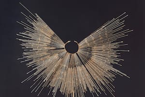 Los khipus sirvieron como dispositivo de registro en los Andes durante más de un milenio, desde la época del Imperio Wari. Los incas adaptaron y modificaron el sistema para fines administrativos
