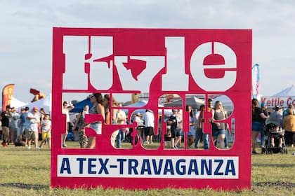 Los Kyle se reunieron en la feria Tex-Travaganza de Texas para tratar de batir el récord