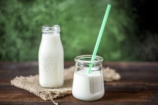 Los beneficios de tomar un vaso de leche y la evidencia científica de que no siempre inflama