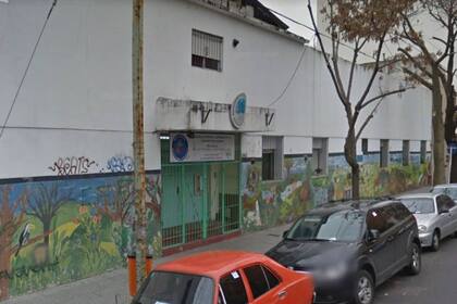 Los ladrones de las notebooks de la escuela de Belgrano no pudieron llevarse el botín porque fueron atrapados por la Policía de la Ciudad