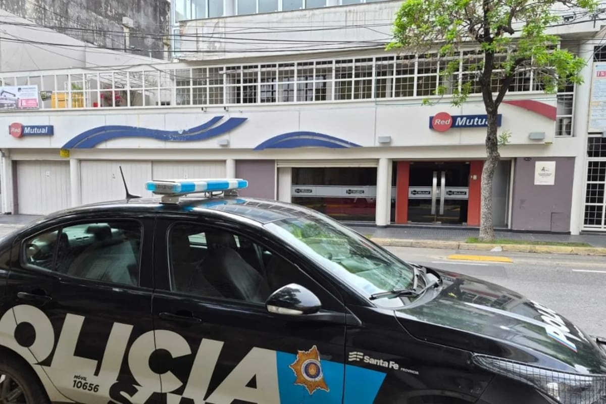 Los ladrones ingresaron por el techo de la mutual situada en Santa Fe