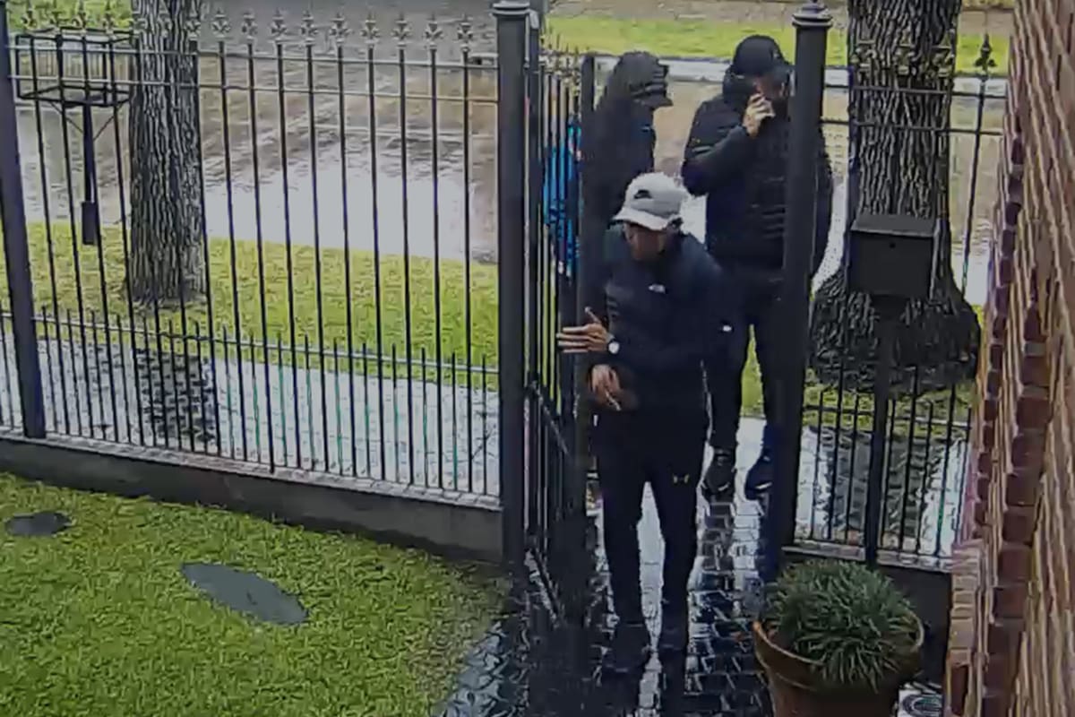 Los ladrones quedaron grabados por una cámara de seguridad