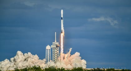 Los lanzamientos del Centro Espacial Kennedy pueden verse desde la playa Cocoa Beach (web/visittheusa)