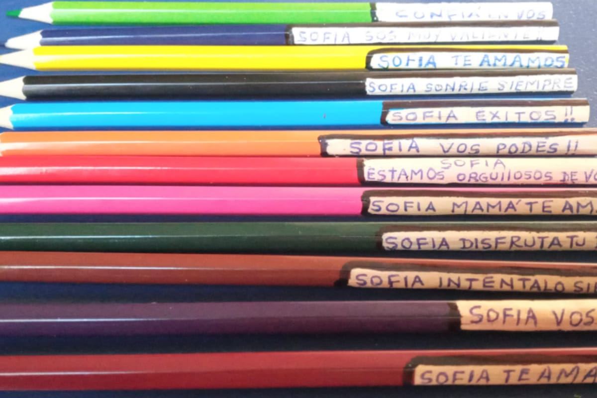 Los lápices sirvieron de acompañamiento para que nieta y abuela sigan unidas a la distancia