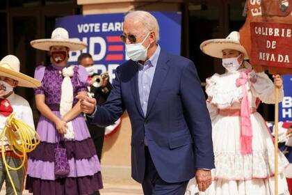 Los latinos continúan apoyando más a los candidatos demócratas y volvieron a hacerlo este año con Joe Biden.