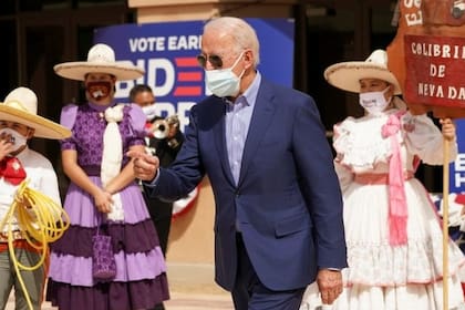 Votantes latinos en apoyo de Biden