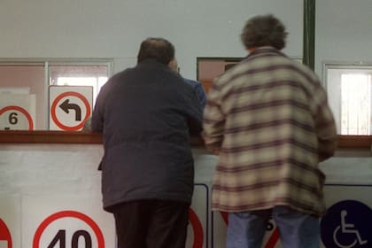 Si se envía a un escribano a hacer la firma del Formulario 08, debe ser de la misma jurisdicción en la que esté radicado el vehículo