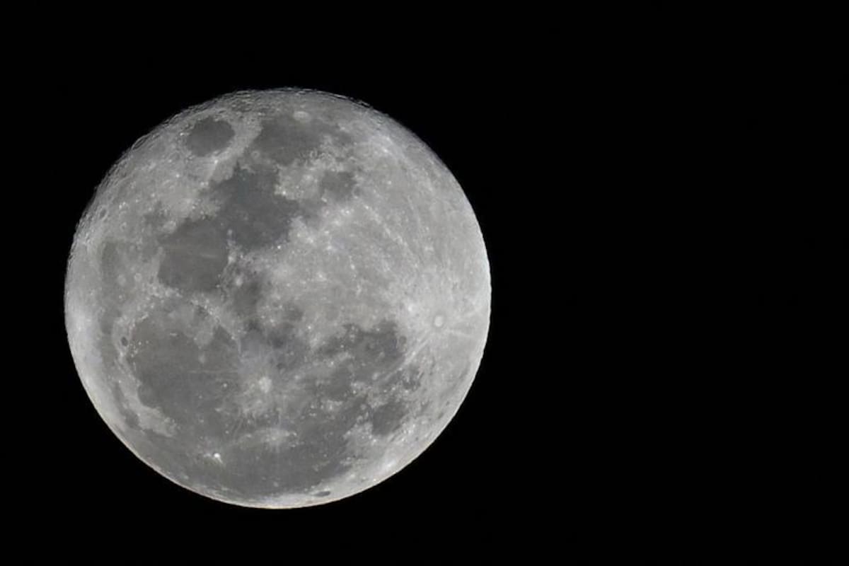 Los legisladores de EE.UU. creen que la Luna puede ser una fuente clave de recursos y funcionaría como una "gasolinera"