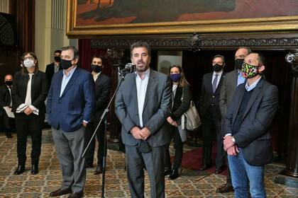 Los legisladores de Juntos por el Cambio realizaron una conferencia de prensa antes del inicio de las sesiones mixtas