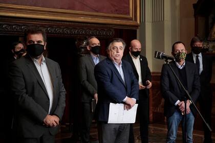 Los legisladores de Juntos por el Cambio realizaron una conferencia de prensa antes del inicio de las sesiones mixtas