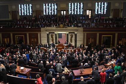 Los legisladores de la Cámara de Representantes, ayer, en el momento de la votación