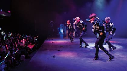 Los LFB-K, de Bolivia, sueñan con bailar en la competencia mundial que se realiza en Seúl. El primer paso fue ganar la final latinoamericana