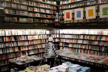 Los libros de una editorial francesa se están traduciendo con IA y genera preocupación entre los traductores