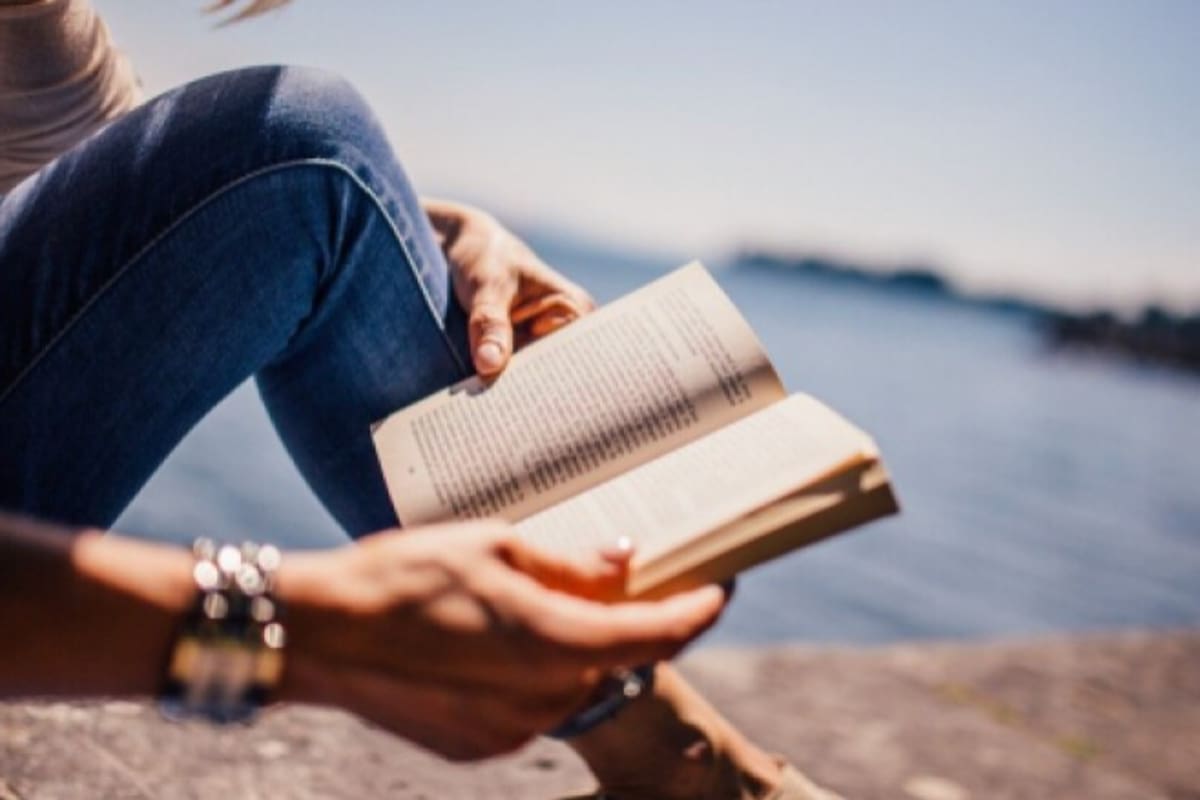 Los libros pueden ser un gran obsequio para las fiestas (Foto: Pixabay)