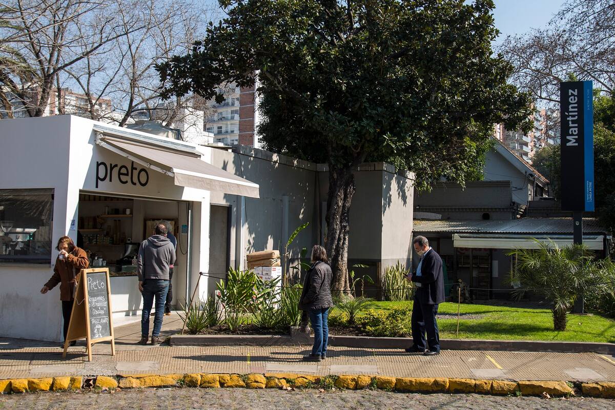 Los locales podrán poner sillas y bancos pero no mesas ni servir bebidas alcohólicas; desde la gobernación señalan que es un riesgo que asumen los intendentes
