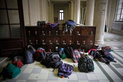 Los lockers históricos y las mochilas actuales.