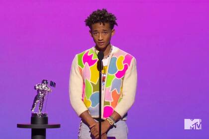 Jaden Smith tampoco decepcionó con su original chaqueta