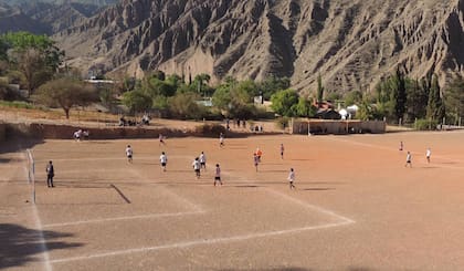 Los lugareños utilizan la cancha con frecuencia (Foto: Google Street View)