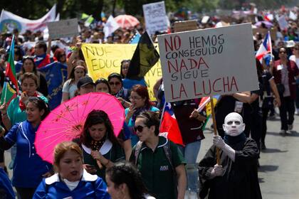 Los maestros marcharon ayer, en la cuarta semana de protestas