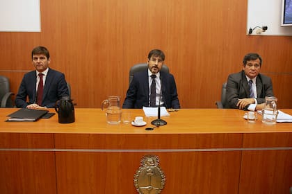 Los magistrados durante el juicio oral contra Ricardo Echegaray, Cristóbal López y Fabián de Sousa