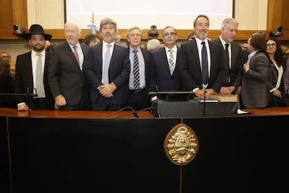 Los Mahiques junto a Farah, Bertuzzi, Llorens, Yadrola y Viola
