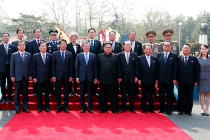 Los mandatarios de las dos Coreas se reunieron por primera vez y acordaron firmar la paz este año