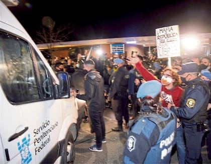 Los vecinos de Ayres del Pilar impidieron el ingreso de Báez, el lunes