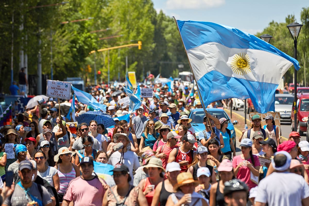 Los manifestantes avanzaron desde Tunuyán hacia la capital provincial
