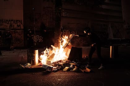 Los manifestantes disienten sobre el uso del fuego en las protestas