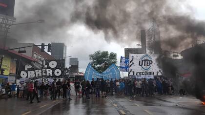 Los manifestantes, en la zona de Puente Saavedra