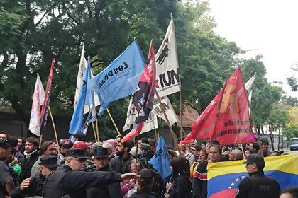 Los manifestantes pertenecen a agrupaciones de izquierda