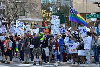 Los manifestantes rechazaron las políticas migratorias y de género impuestas por el gobierno de Trump