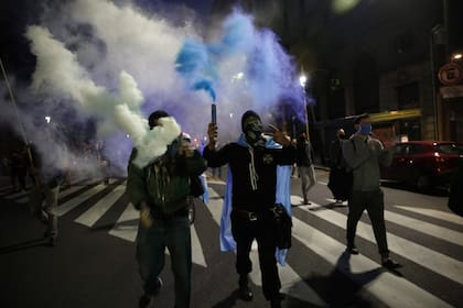 Los manifestantes se trasladaron hacia la Casa Rosada durante el banderazo nacional