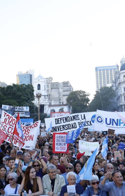 Los manifestantes terminaron la marcha en la Plaza de Mayo