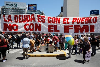 Los manifestantes ya cortan la 9 de Julio y el Metrobus, para dirigirse al Congreso