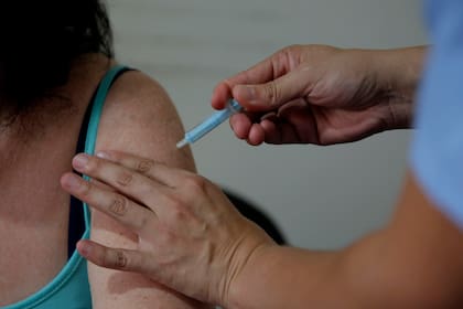 Los mayores de 40 años, residentes en territorio bonaerense, podrán vacunarse sin turno